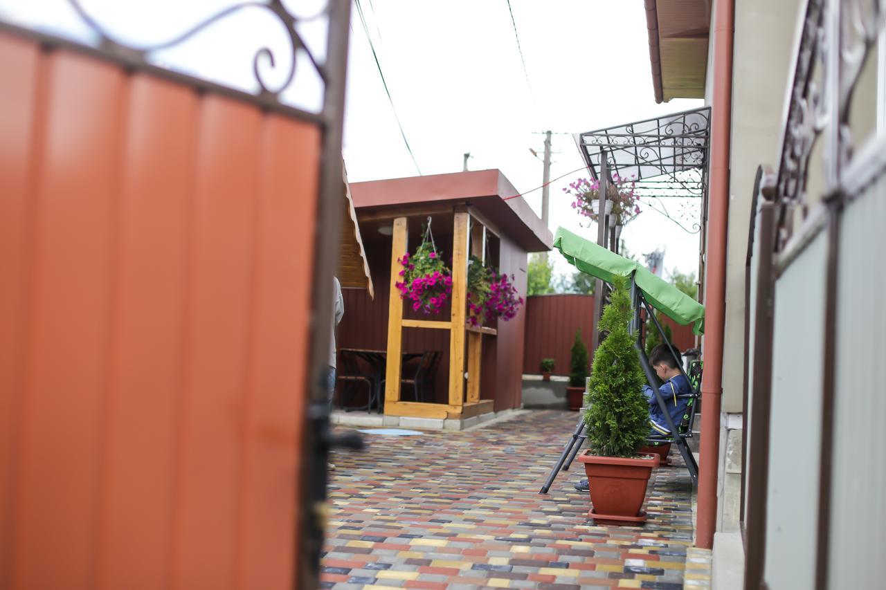 U Maksa Hotel โซโลไชน์ ภายนอก รูปภาพ