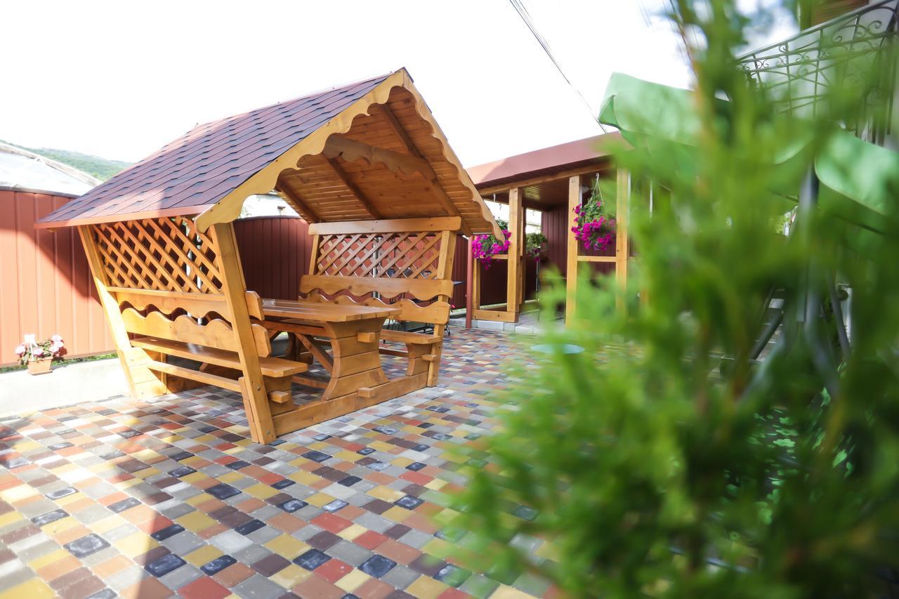 U Maksa Hotel โซโลไชน์ ภายนอก รูปภาพ